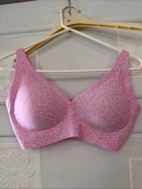 NWOT shecurve bra or “jelly bra” size 36d.